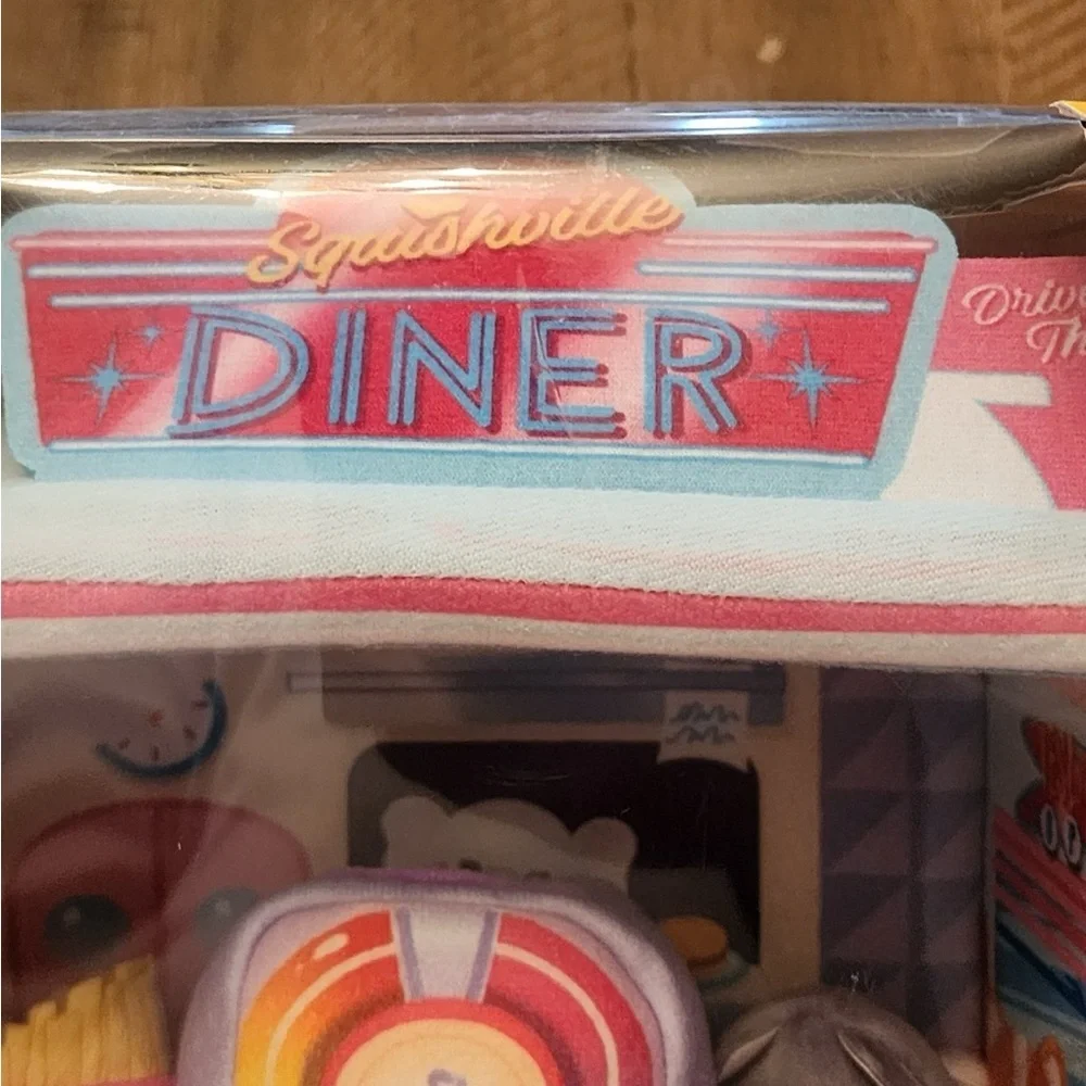 Squishville Squishmallows DARLING DINER Playset Heidi Husky Jukeb